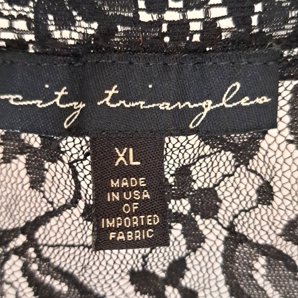 Black lace short cover-over - Picture 2 of 3